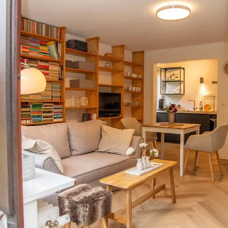 Mitten Im Gruenen - Mit Wohlfuehlcharakter In Stadtrandlage Apartamento